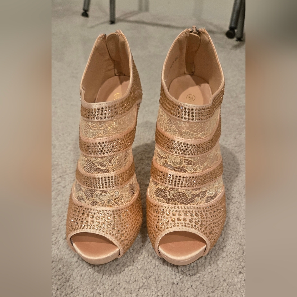 Elegant Lace Peep-Toe Heels